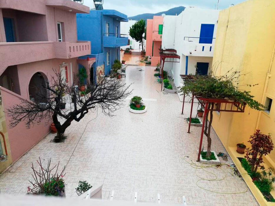 Evina Rooms & Villas