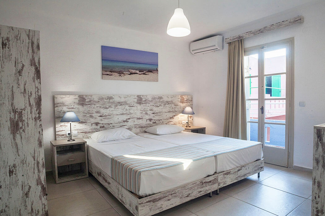 Evina Rooms & Villas