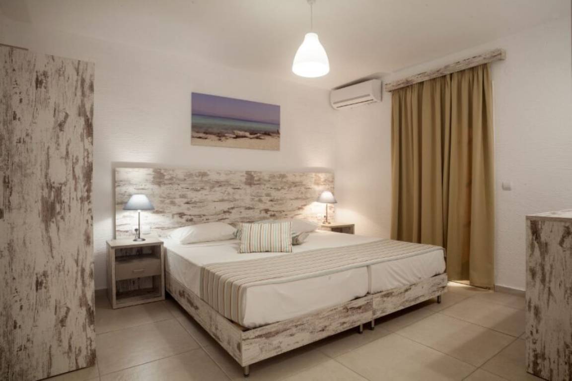 Evina Rooms & Villas