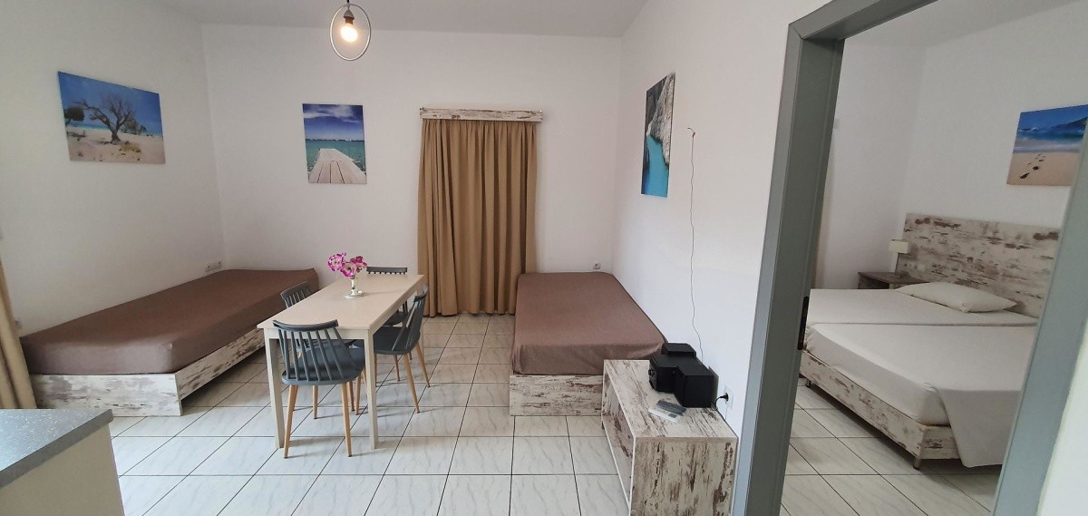 Evina Rooms & Villas