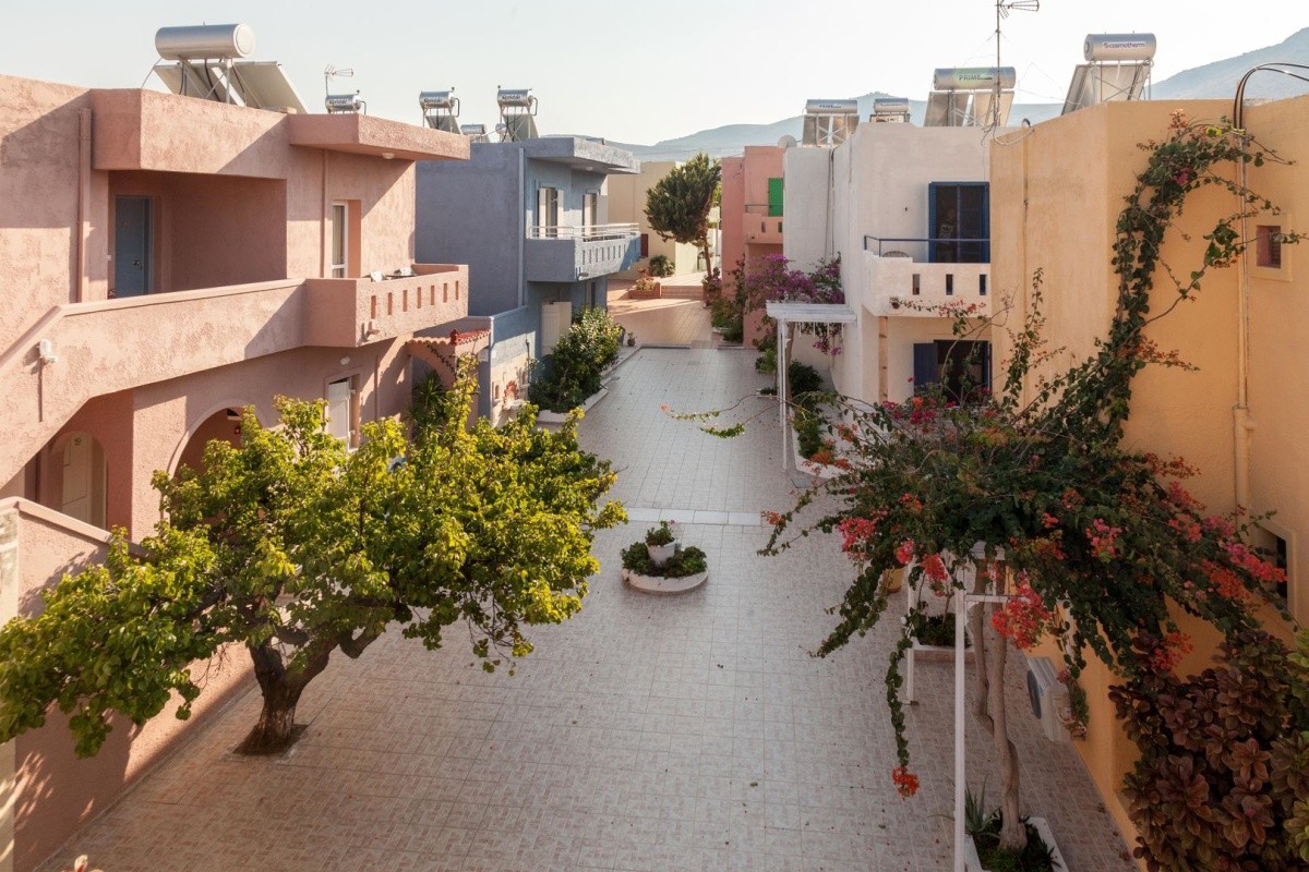 Evina Rooms & Villas