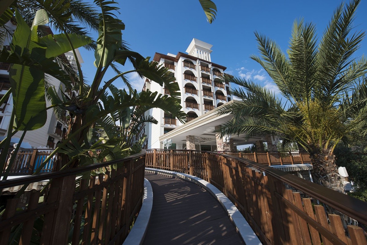 Quattro Beach Spa & Resort