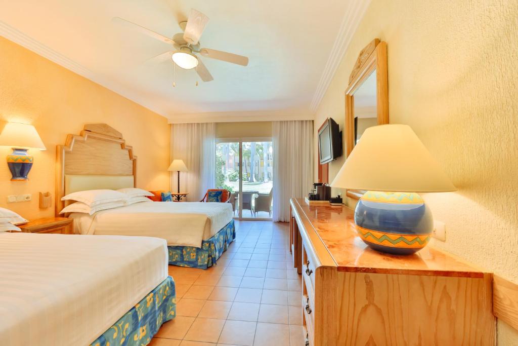 Barcelo Maya Colonial