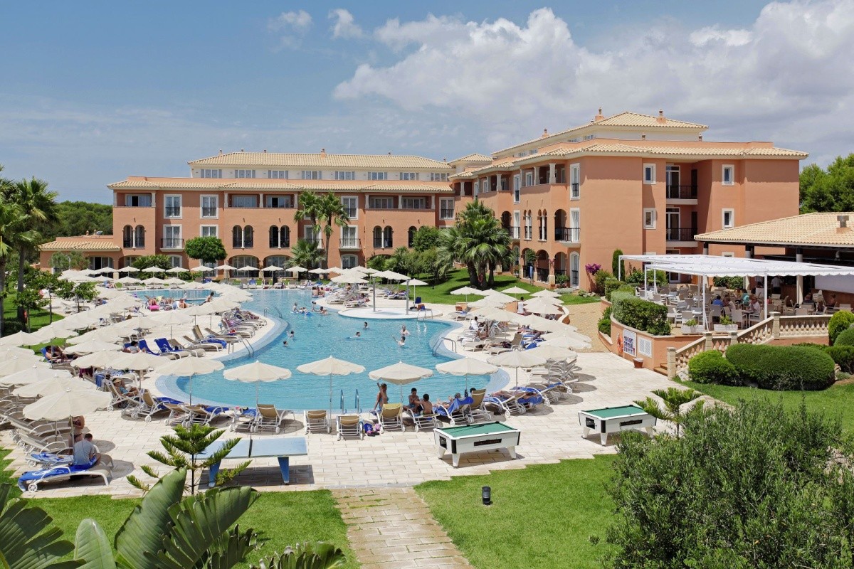 Grupotel Macarella Suites & Spa