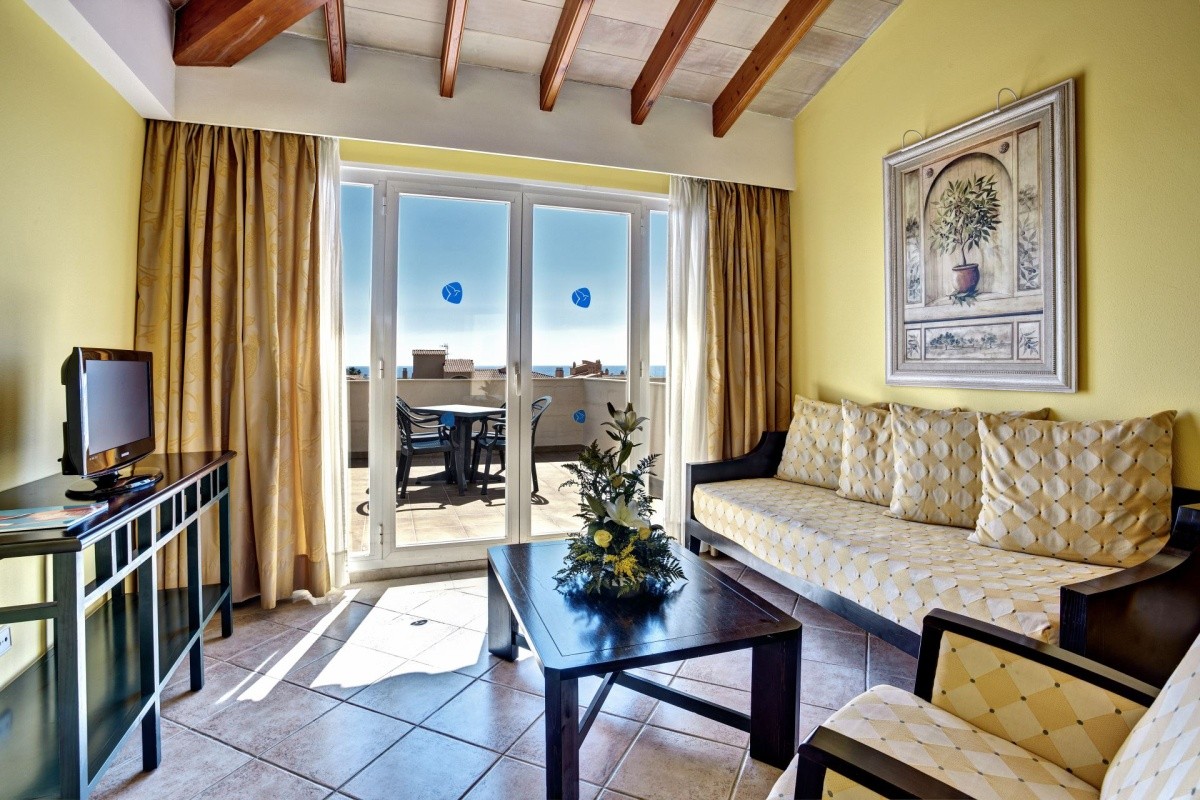 Grupotel Macarella Suites & Spa