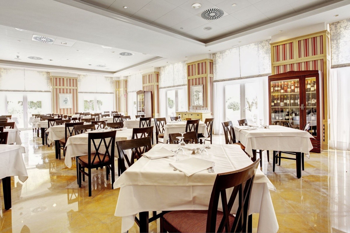 Grupotel Macarella Suites & Spa