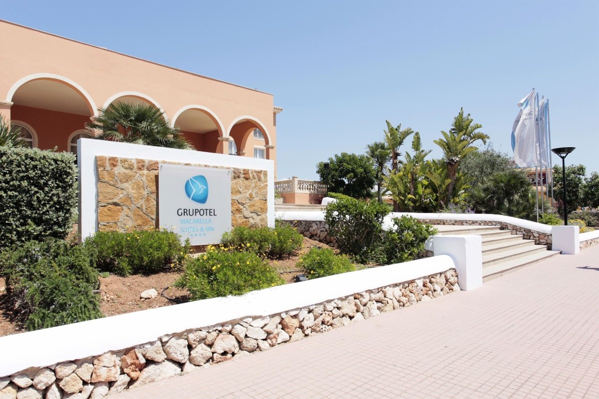 Grupotel Macarella Suites & Spa