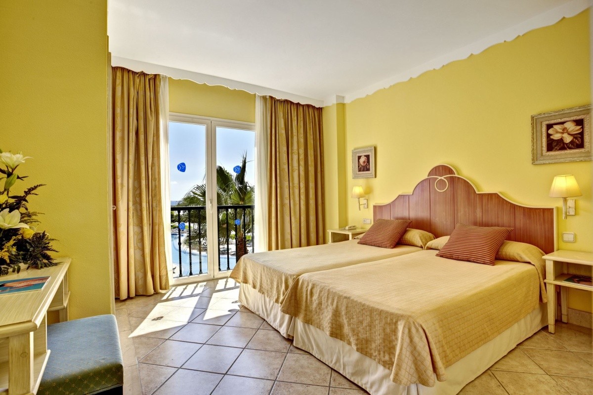Grupotel Macarella Suites & Spa