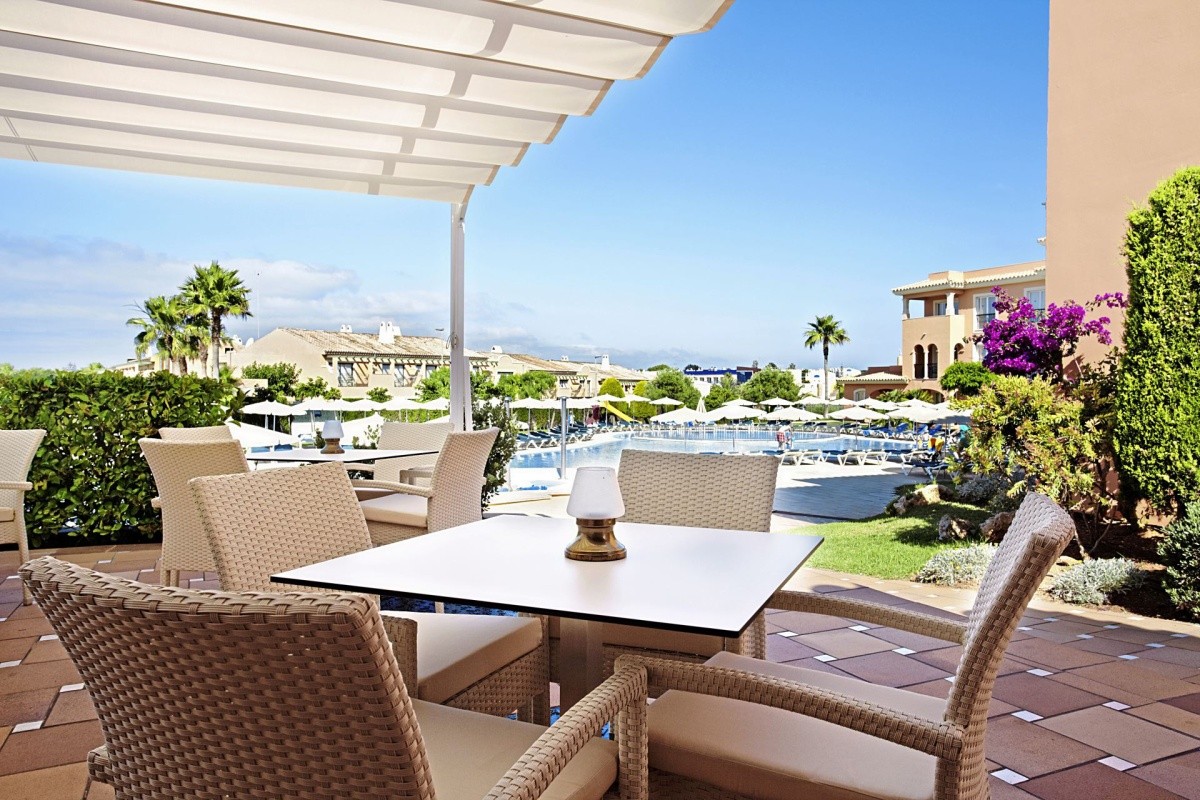 Grupotel Macarella Suites & Spa