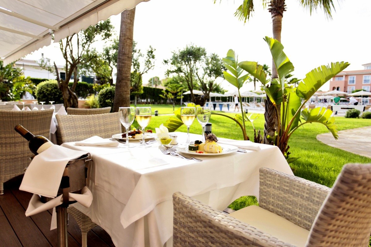 Grupotel Macarella Suites & Spa