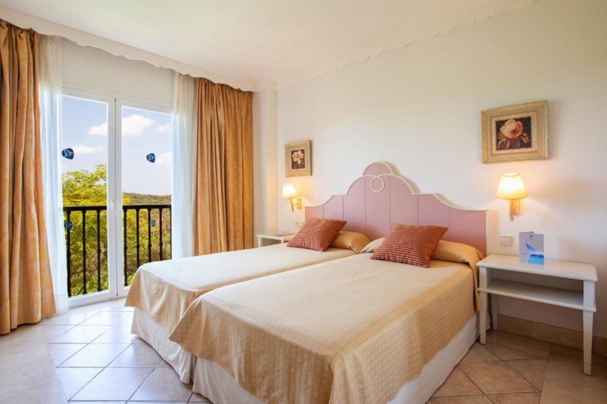 Grupotel Macarella Suites & Spa