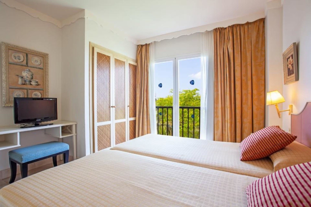 Grupotel Macarella Suites & Spa