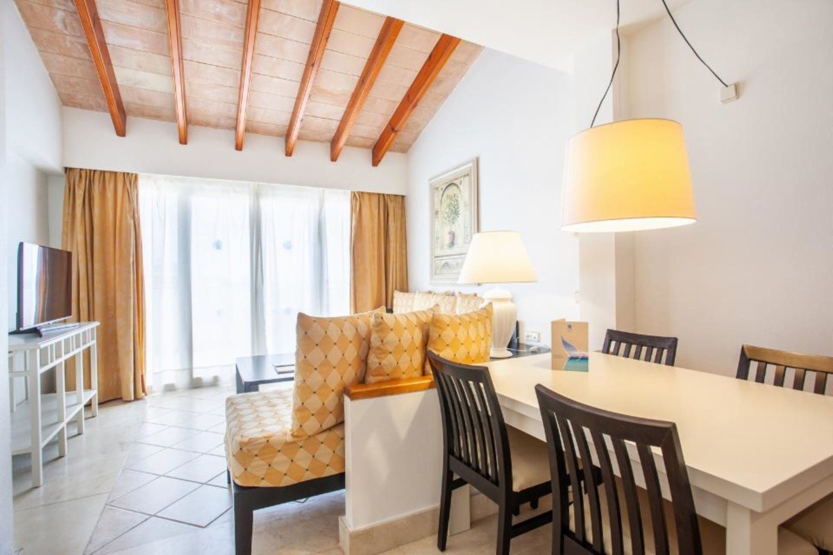 Grupotel Macarella Suites & Spa