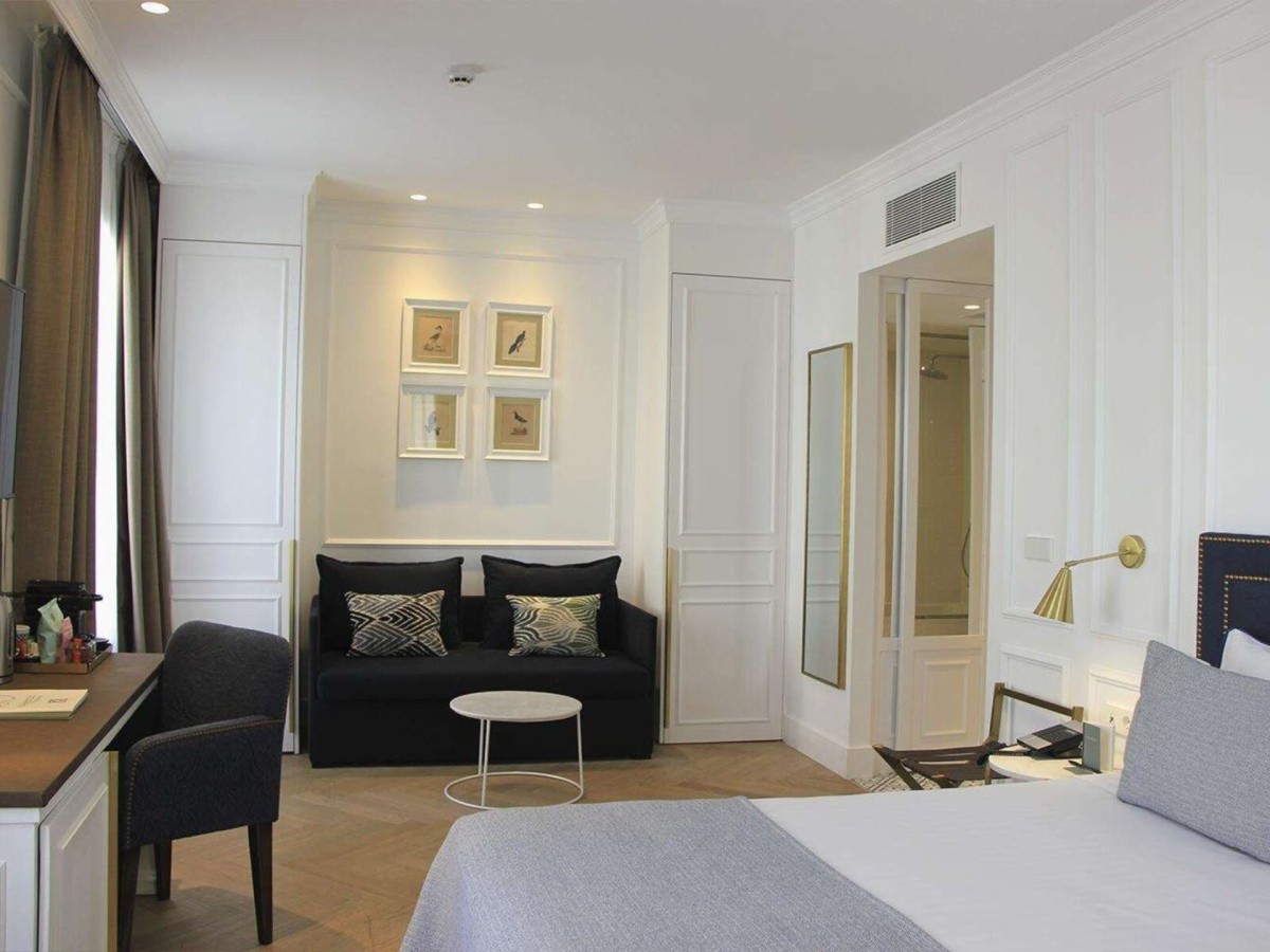 Hotel Midmost