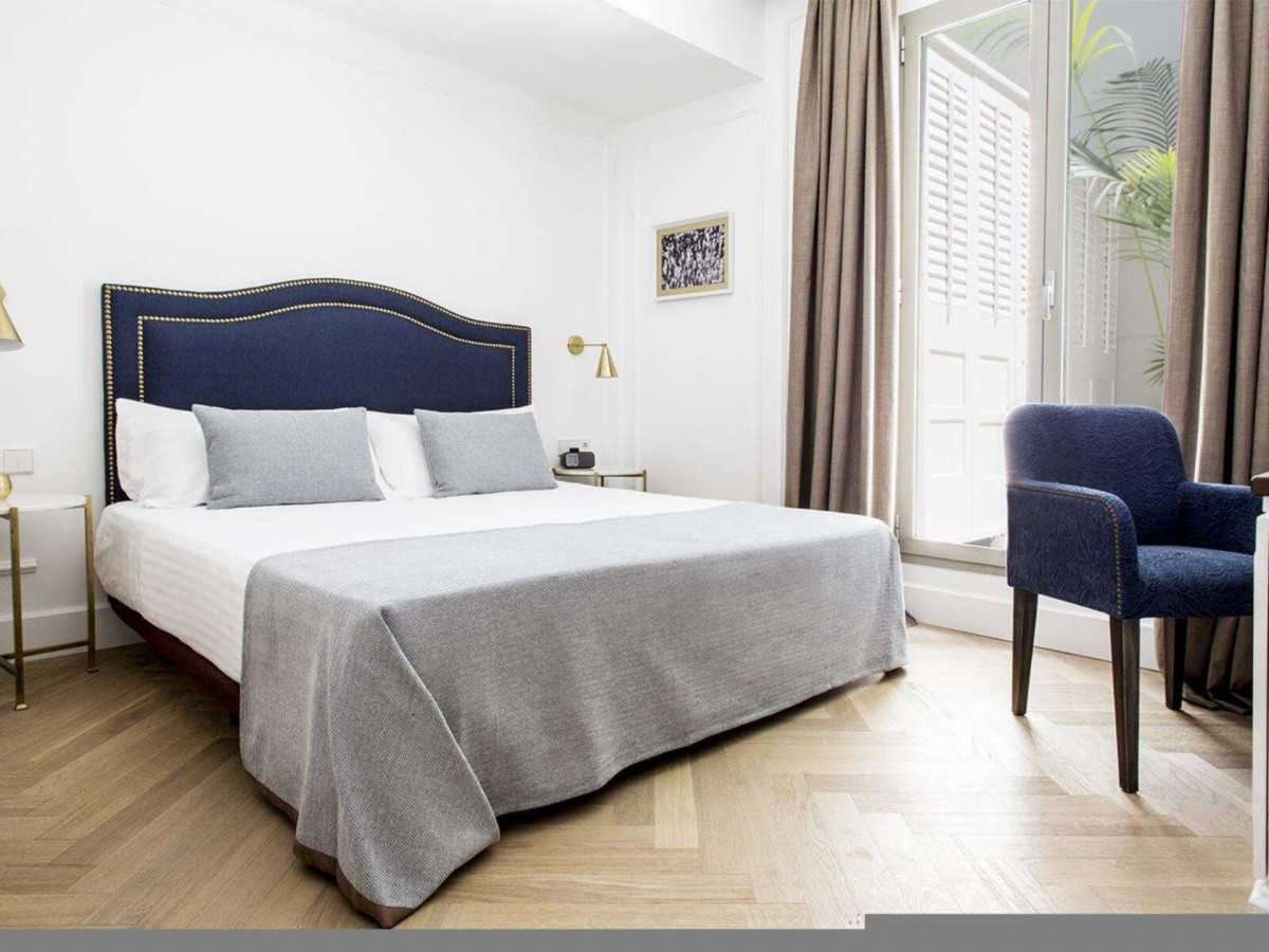 Hotel Midmost