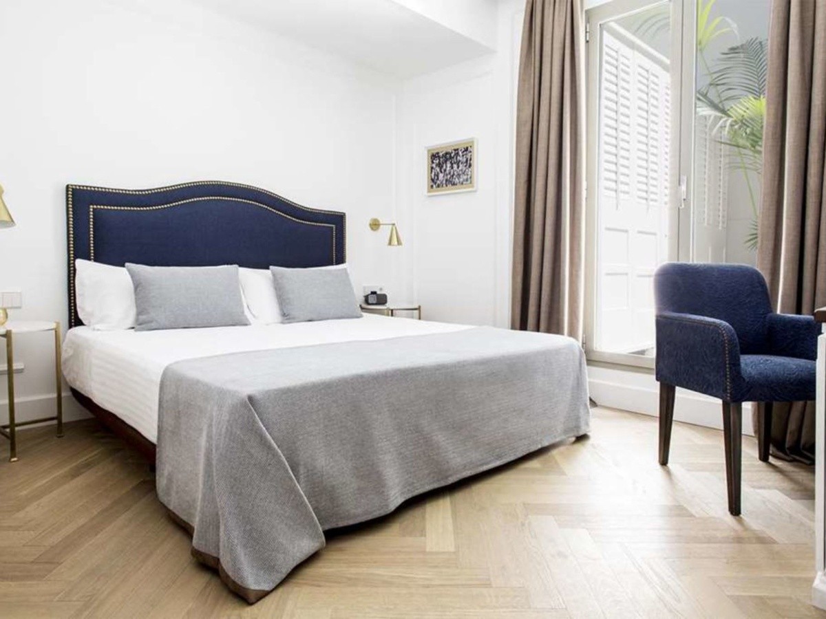 Hotel Midmost