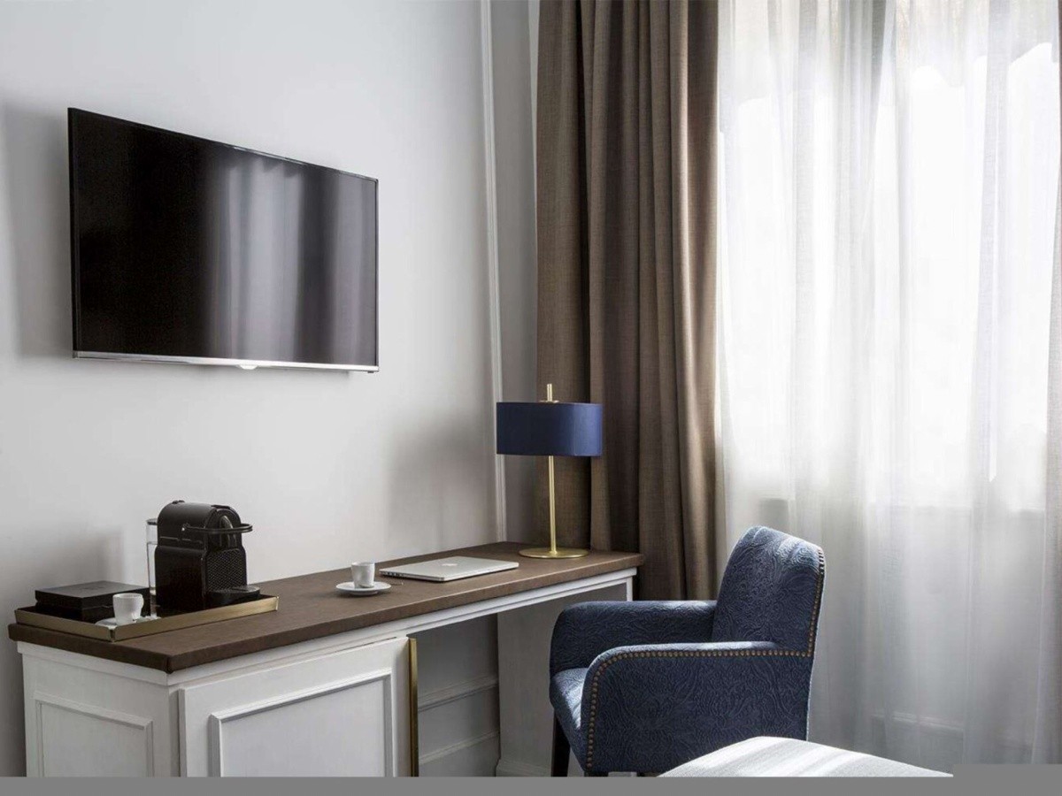 Hotel Midmost