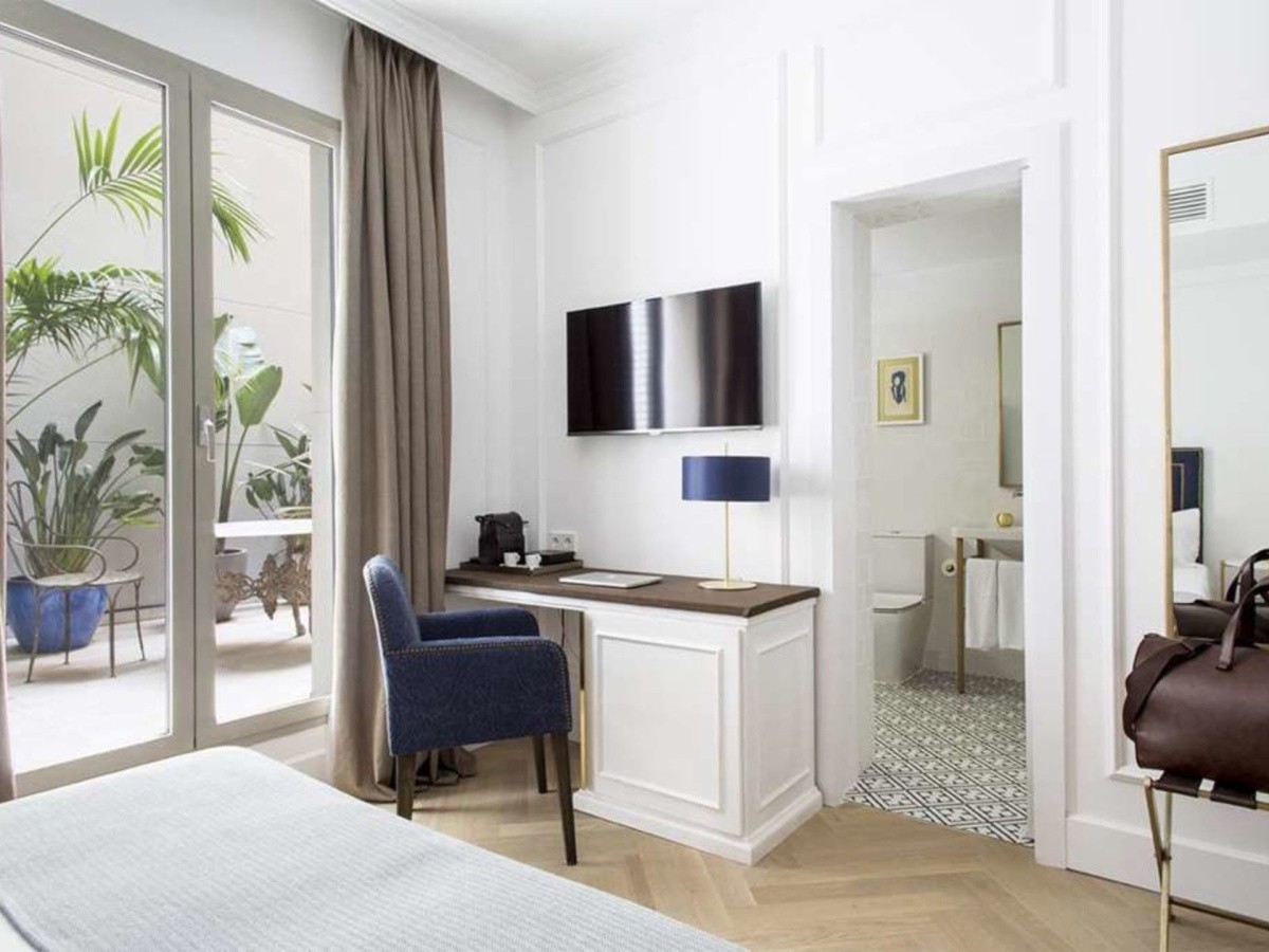 Hotel Midmost