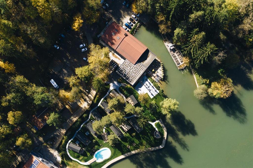 Luxury Glamping Resort Chocolate Village (zima)