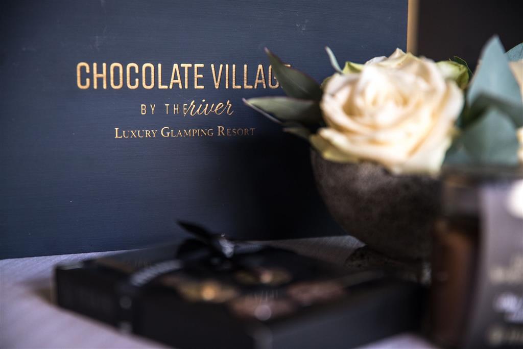 Luxury Glamping Resort Chocolate Village (zima)