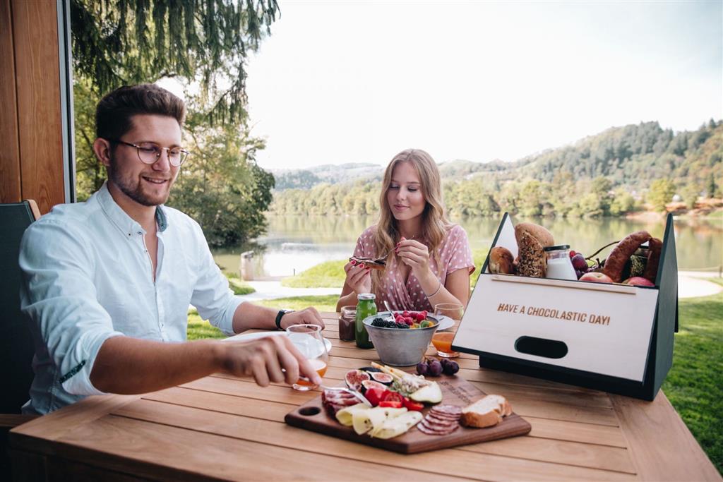 Luxury Glamping Resort Chocolate Village (zima)