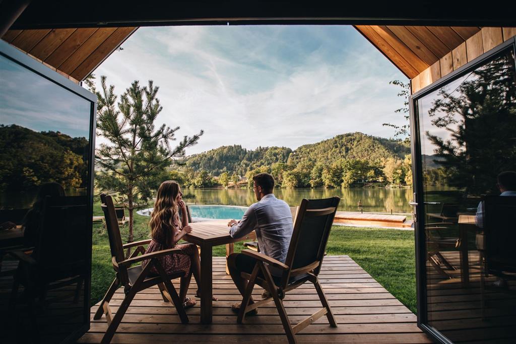 Luxury Glamping Resort Chocolate Village (zima)