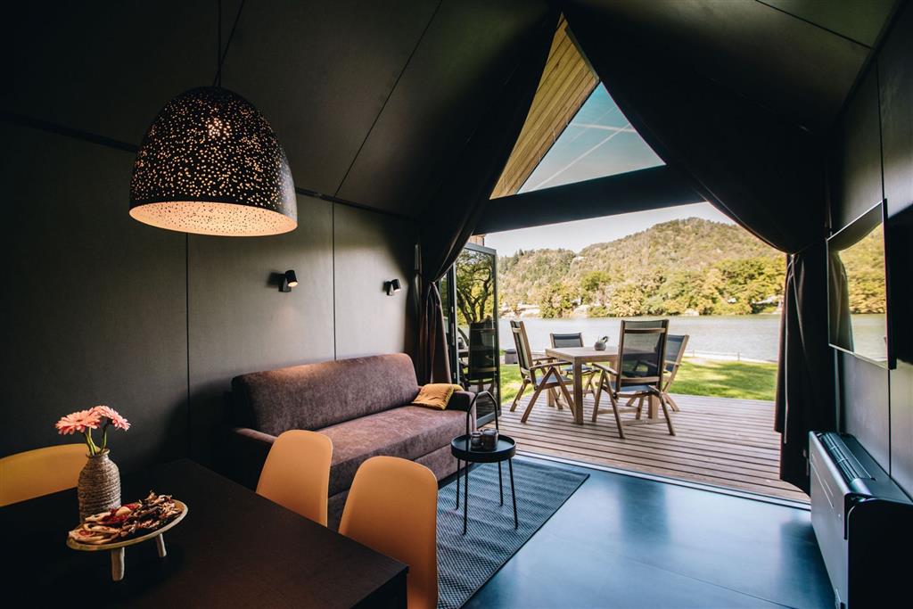 Luxury Glamping Resort Chocolate Village (zima)