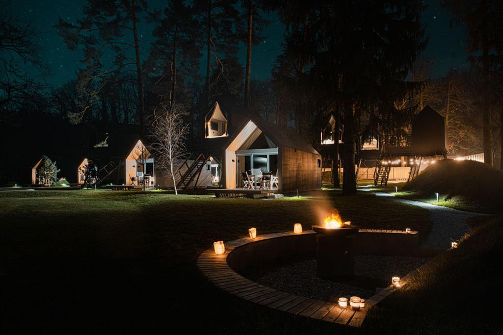 Luxury Glamping Resort Chocolate Village (zima)