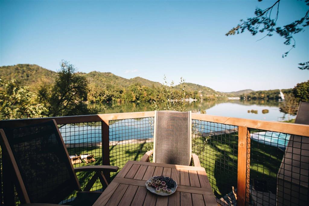 Luxury Glamping Resort Chocolate Village (zima)