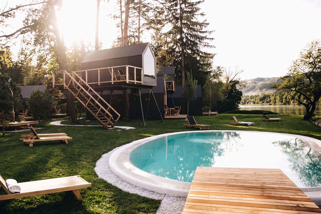 Luxury Glamping Resort Chocolate Village (zima)