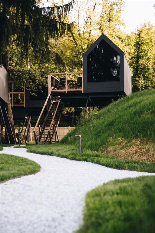 Luxury Glamping Resort Chocolate Village (zima)