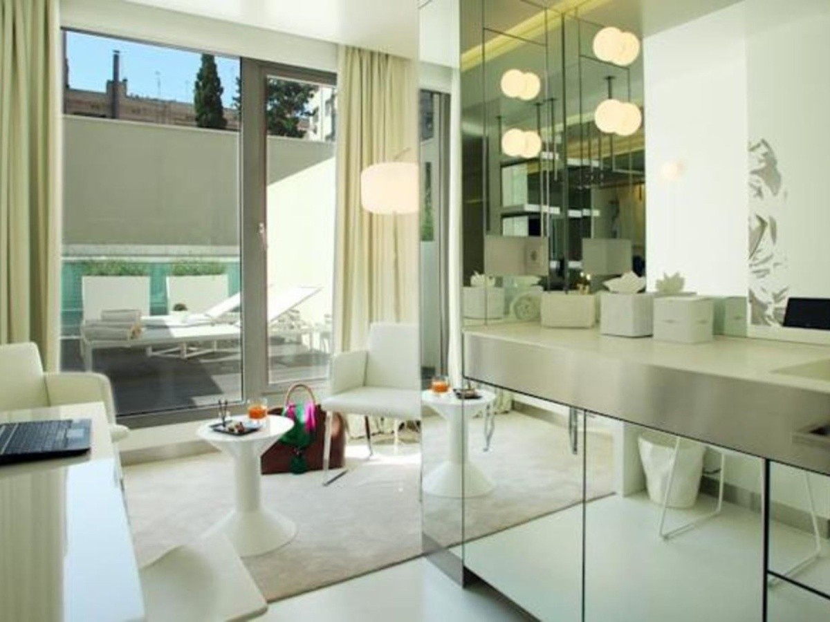 The Mirror Barcelona