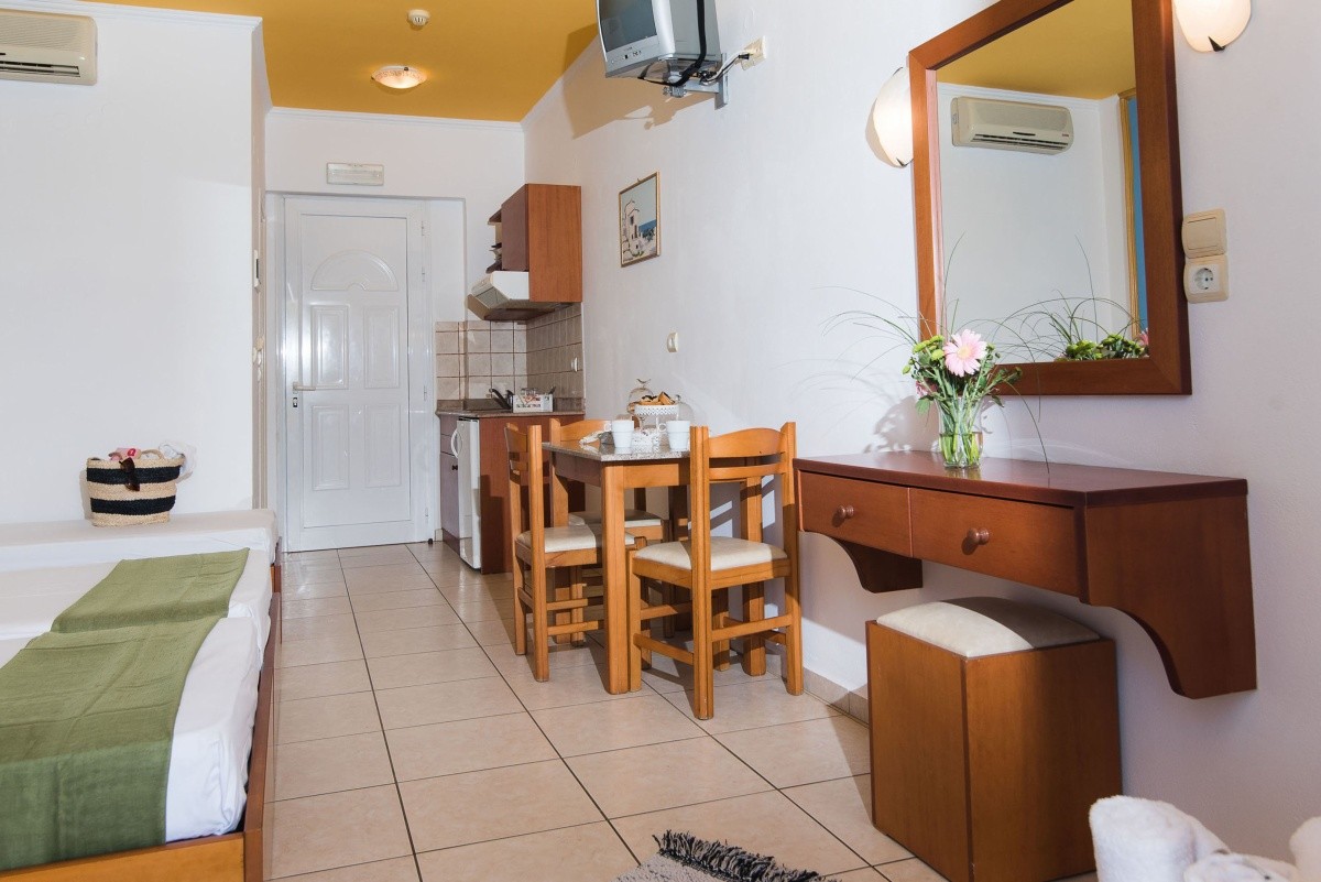 Yiannis Manos Resort