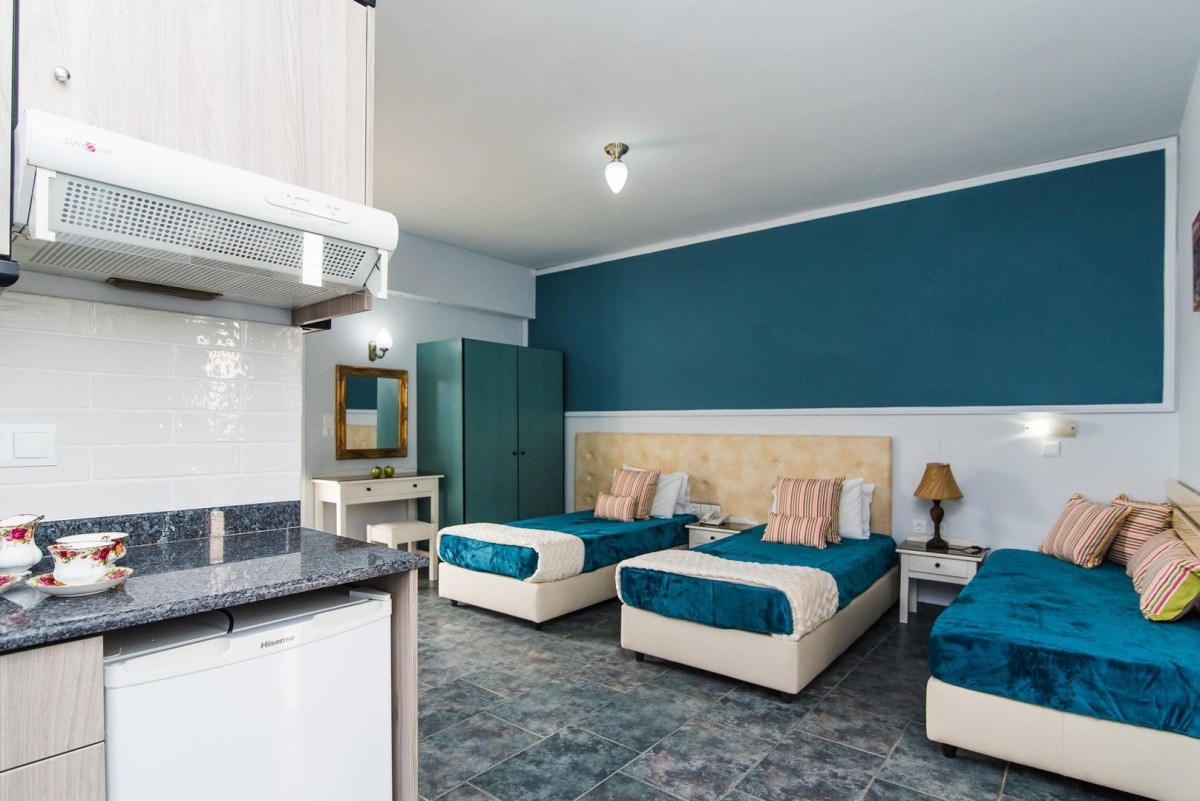 Yiannis Manos Resort