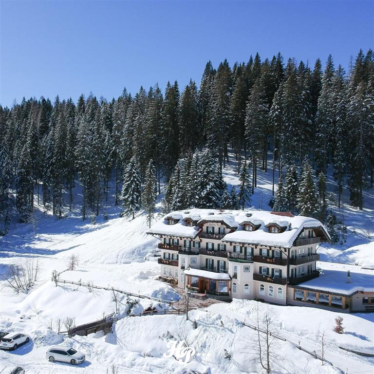 6denní zájezd s dopravou, polopenzí a skipasem v ceně – hotel Plank