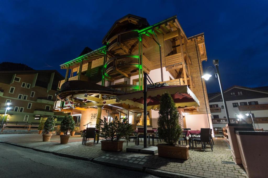 5denní zájezd s dopravou, polopenzí a skipasem v ceně – hotel Arisch