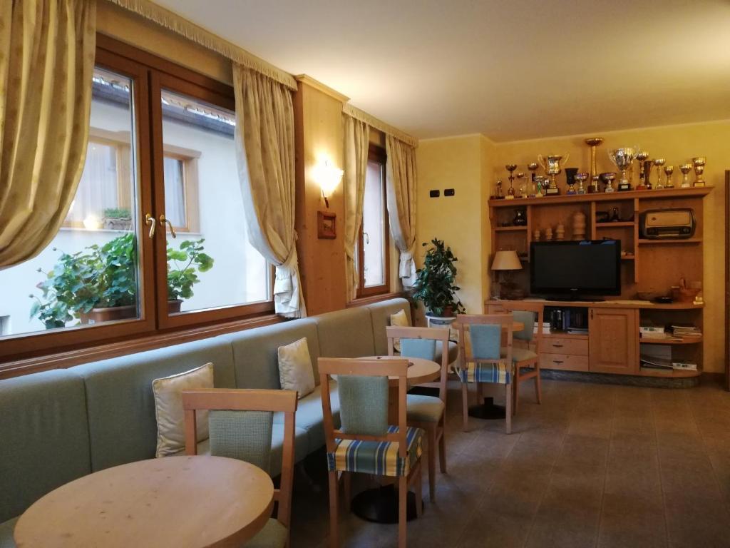 6denní zájezd (denní přejezd) s dopravou, polopenzí a skipasem v ceně – Parkhotel Valfurva