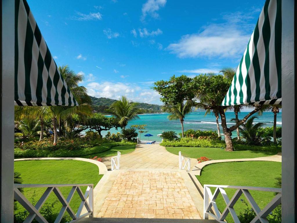 Round Hill & Villas