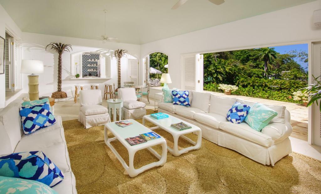 Round Hill & Villas