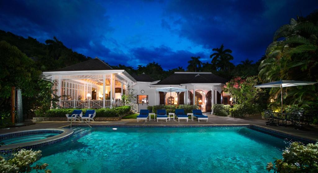 Round Hill & Villas