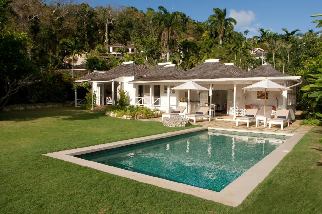 Round Hill & Villas