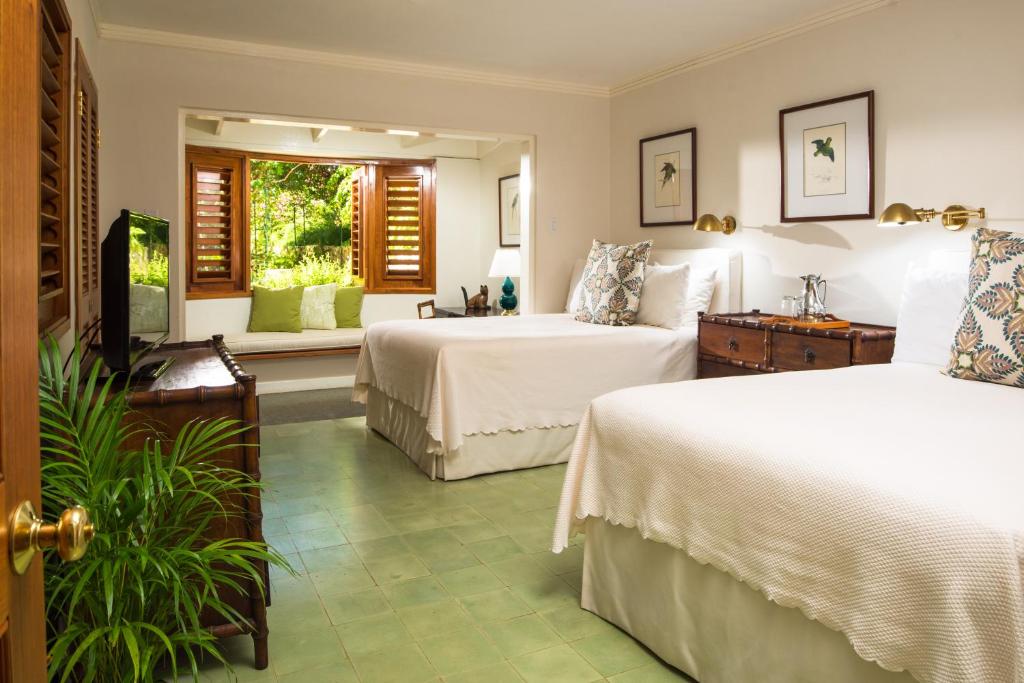 Round Hill & Villas