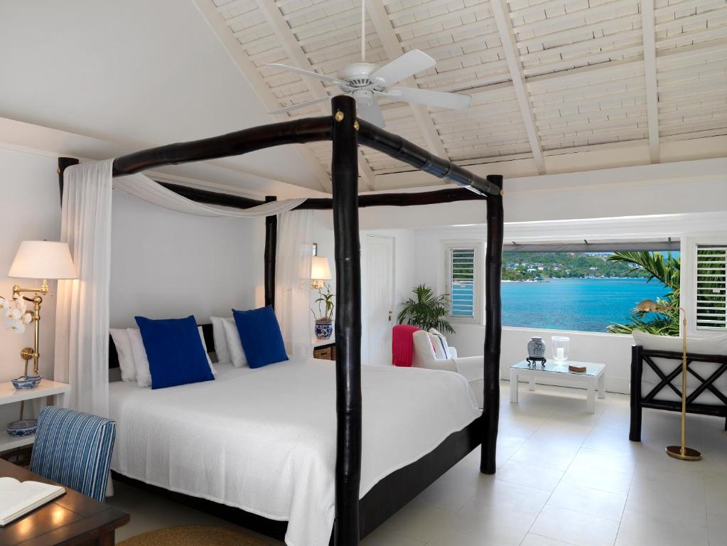 Round Hill & Villas