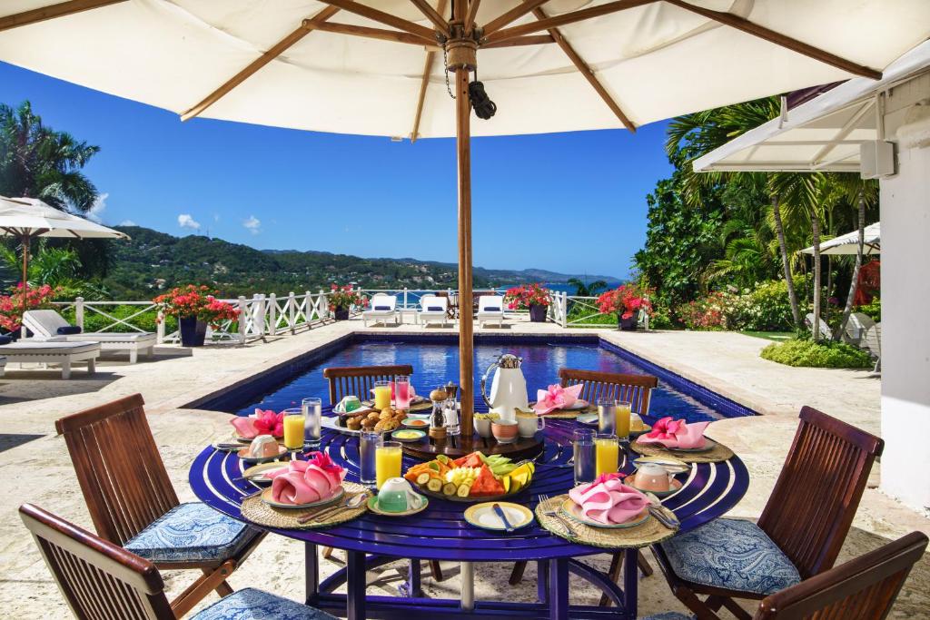 Round Hill & Villas