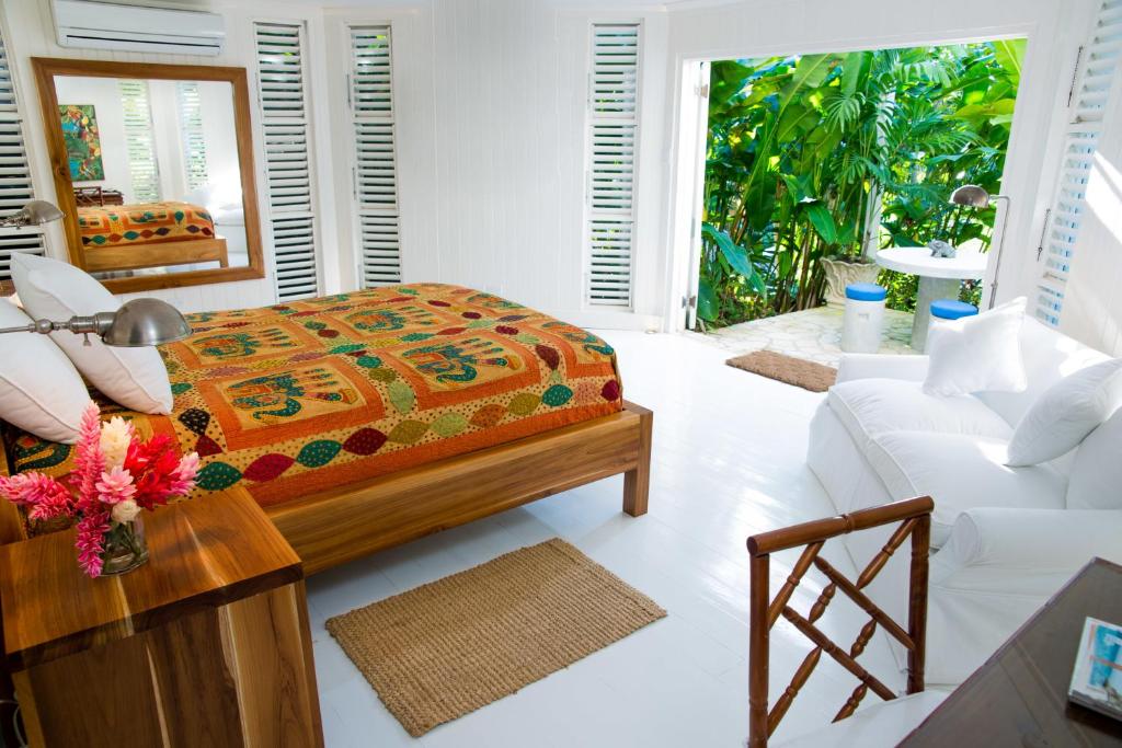 Round Hill & Villas