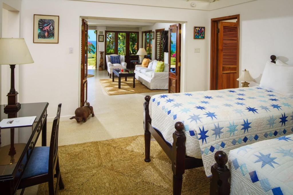 Round Hill & Villas