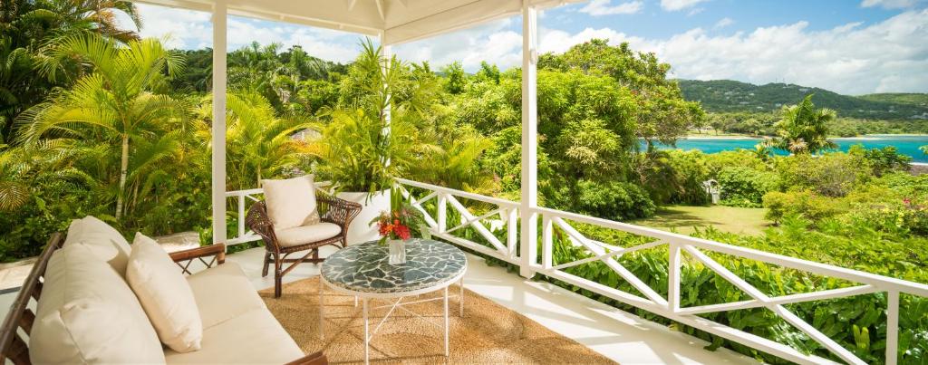 Round Hill & Villas