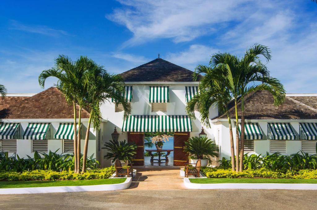 Round Hill & Villas