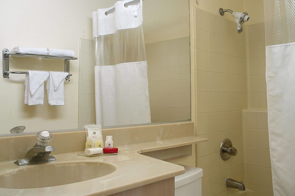 Ramada By Wyndham Los Angeles/Koreatown West