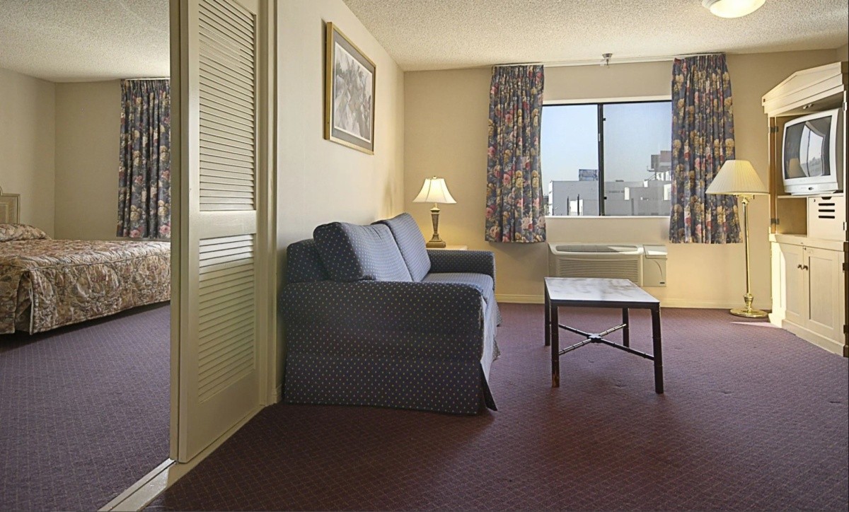Ramada By Wyndham Los Angeles/Koreatown West